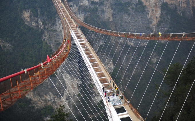 Cây cầu đáy kính dài và cao nhất thế giới