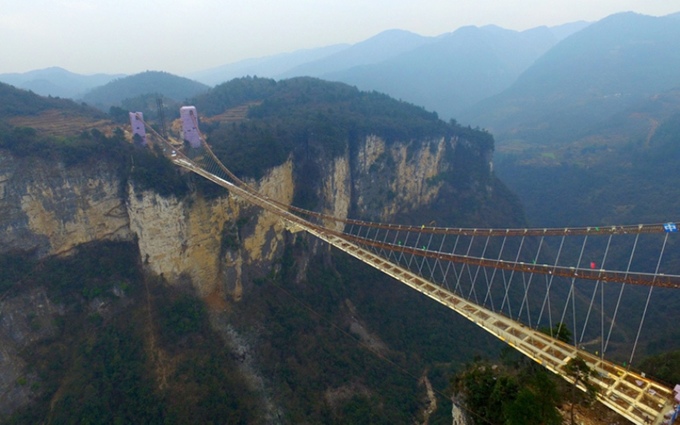 Cây cầu đáy kính dài và cao nhất thế giới
