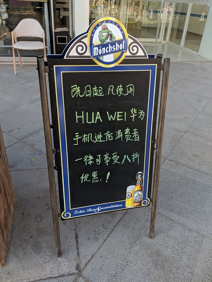 Nhà hàng, công viên Trung Quốc bị chỉ trích vì giảm giá cho khách dùng Huawei
