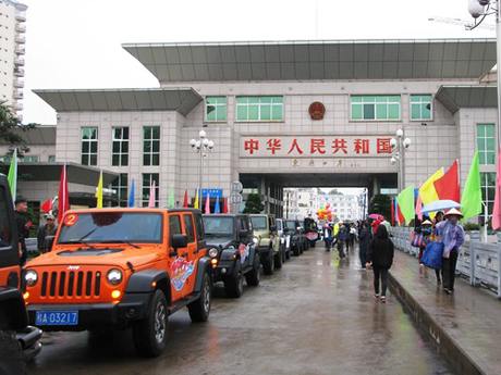 Khách Trung Quốc được tự lái xe du lịch vào Lạng Sơn