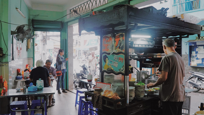 Tiệm mì gốc Minh Hương hơn 40 năm của gia đình Sài Gòn