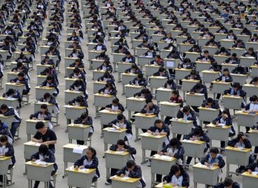 Tỉnh Giang Tô: 10 đề thi văn Trung Quốc thách thức mọi IQ