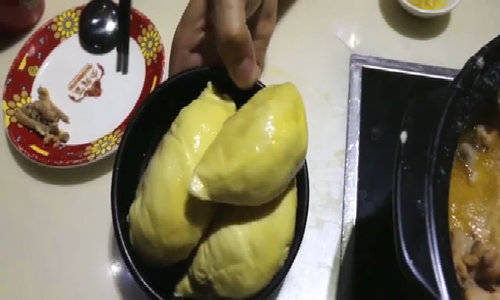 Lẩu gà sầu riêng ở Trung Quốc: Món kinh dị hay ngon lành?