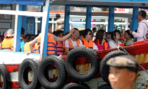 Người Trung Quốc hoạt động du lịch 'chui' ở Khánh Hòa
