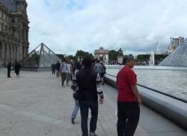 Khách Trung Quốc bị tố quay vòng vé vào Louvre nhiều nhất thế giới