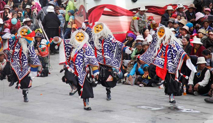 Tham gia Lễ hội Sữa Chua truyền thống lớn nhất ở Tây Tạng, TQ