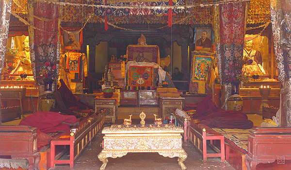 Du lịch Trung Quốc thăm viếng Tu viện Tradruk ở Tây Tạng