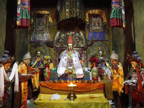 Du lịch Trung Quốc thăm viếng Tu viện Tradruk ở Tây Tạng
