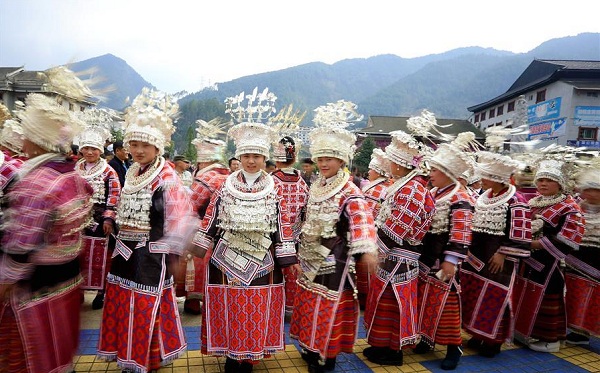 Nghệ thuật thêu tay và trang phục của dân tộc Miêu ở Trung Quốc